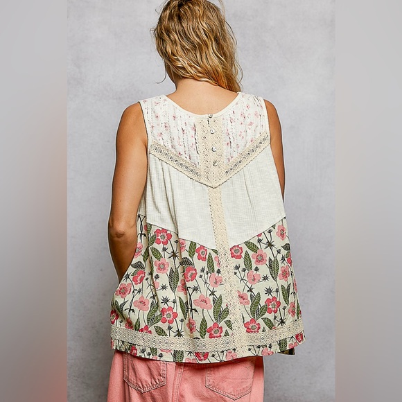 POL Lace Detail Floral V-Neck Tank🆕 - Picture 6 of 6